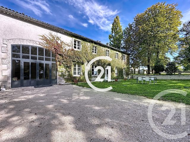 maison à louer - 5 pièces - 231.7 m2 - JUILLAC LE COQ - 16 - POITOU-CHARENTES - Century 21 Xso Immobilier