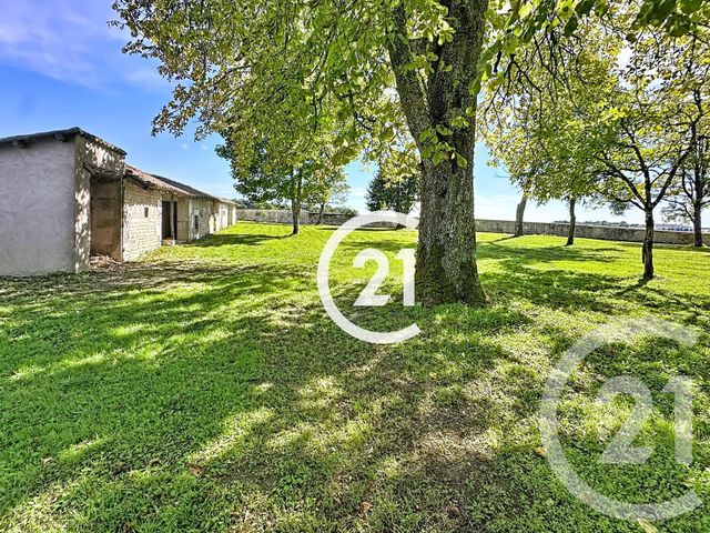 maison à louer - 5 pièces - 231.7 m2 - JUILLAC LE COQ - 16 - POITOU-CHARENTES - Century 21 Xso Immobilier