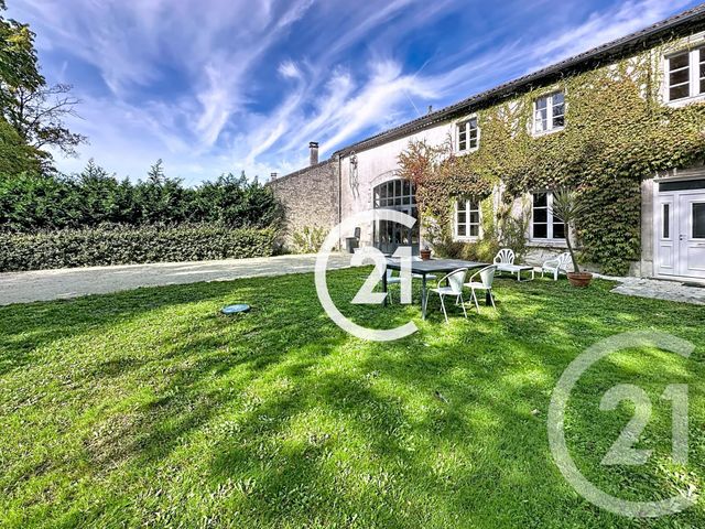 maison à louer - 5 pièces - 231.7 m2 - JUILLAC LE COQ - 16 - POITOU-CHARENTES - Century 21 Xso Immobilier
