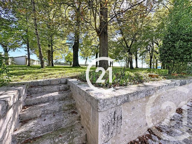 maison à louer - 5 pièces - 231.7 m2 - JUILLAC LE COQ - 16 - POITOU-CHARENTES - Century 21 Xso Immobilier