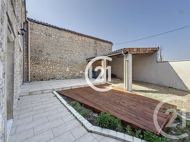 maison à louer - 5 pièces - 125.5 m2 - ST PREUIL - 16 - POITOU-CHARENTES - Century 21 Xso Immobilier