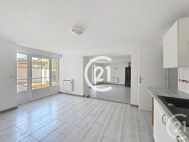 maison à louer - 5 pièces - 125.5 m2 - ST PREUIL - 16 - POITOU-CHARENTES - Century 21 Xso Immobilier