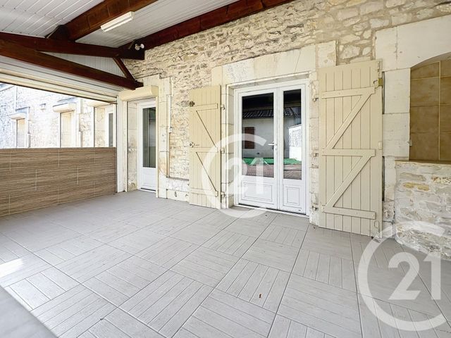 maison à louer - 7 pièces - 181.3 m2 - JARNAC - 16 - POITOU-CHARENTES - Century 21 Xso Immobilier