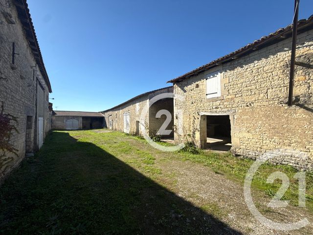 maison à vendre - 6 pièces - 225.0 m2 - JULIENNE - 16 - POITOU-CHARENTES - Century 21 Xso Immobilier