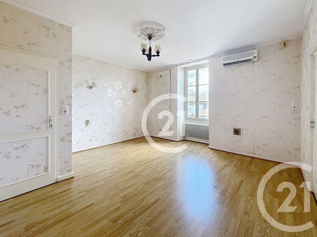 maison à louer - 7 pièces - 181.3 m2 - JARNAC - 16 - POITOU-CHARENTES - Century 21 Xso Immobilier