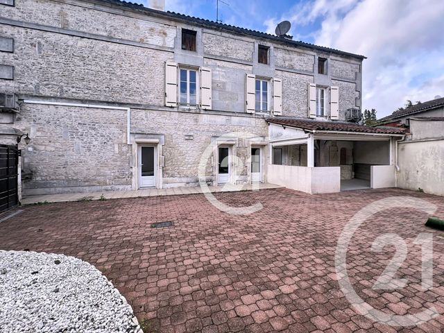 maison à louer - 7 pièces - 181.3 m2 - JARNAC - 16 - POITOU-CHARENTES - Century 21 Xso Immobilier