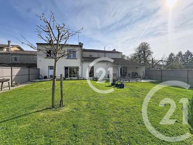 maison à vendre - 7 pièces - 158.0 m2 - GONDEVILLE - 16 - POITOU-CHARENTES - Century 21 Xso Immobilier