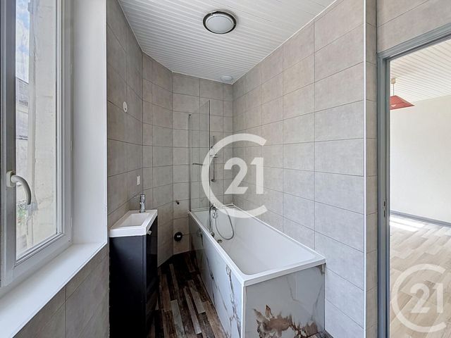 Appartement T4 à louer - 4 pièces - 96.0 m2 - JARNAC - 16 - POITOU-CHARENTES - Century 21 Xso Immobilier