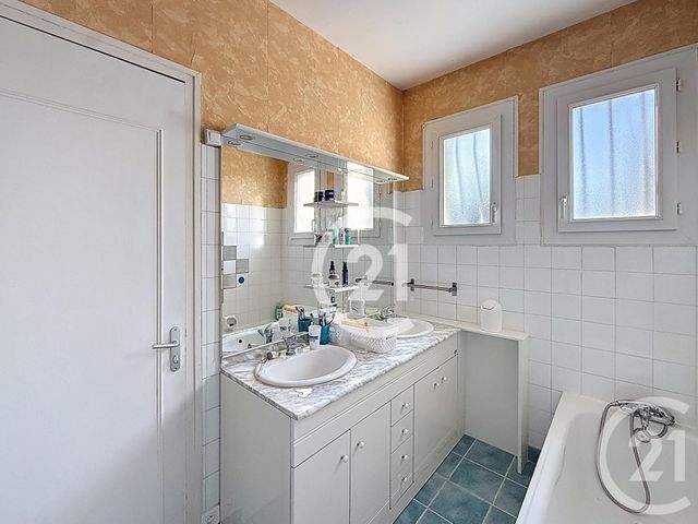 maison à louer - 5 pièces - 183.6 m2 - JARNAC - 16 - POITOU-CHARENTES - Century 21 Xso Immobilier