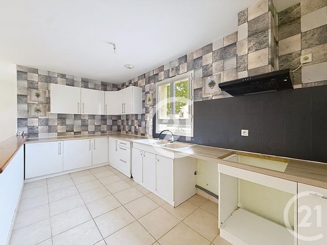 maison à louer - 4 pièces - 87.5 m2 - SIGOGNE - 16 - POITOU-CHARENTES - Century 21 Xso Immobilier