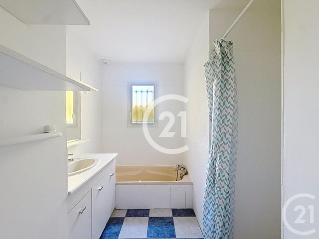 maison à louer - 4 pièces - 87.5 m2 - SIGOGNE - 16 - POITOU-CHARENTES - Century 21 Xso Immobilier
